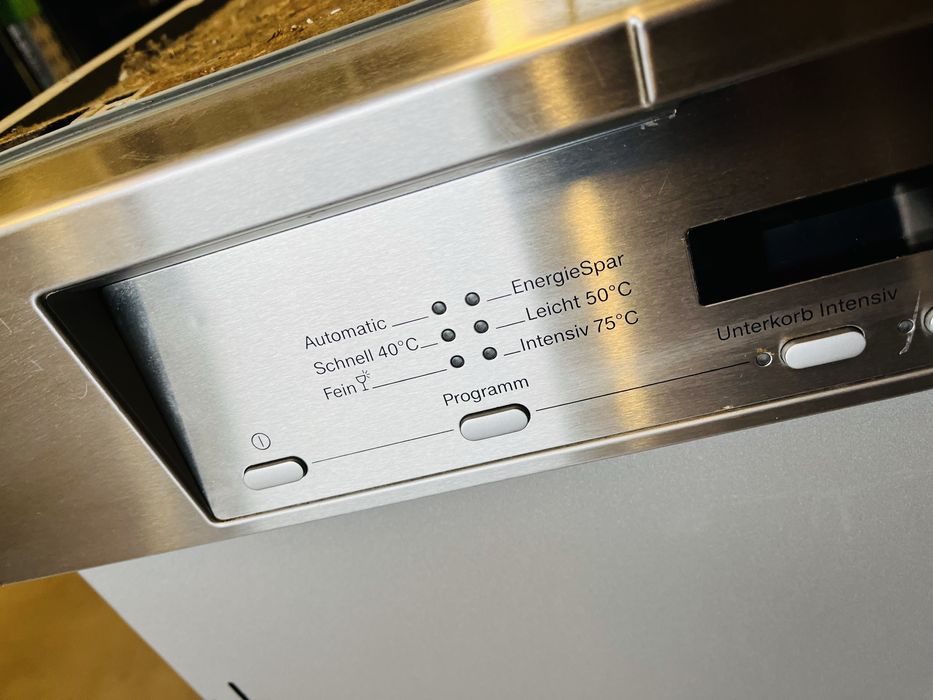 Съдомиялна Miele за полувграждане Inox 14 комплекта