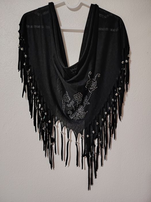 Esarfa neagră superba