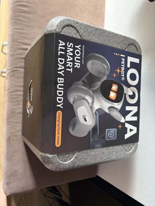 Vand Loona premium, robot inteligent