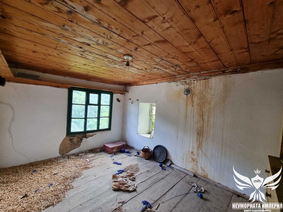 Двуетажна вила/къща 142РЗП с 280кв. двор село Белев Дол общ.Смолян