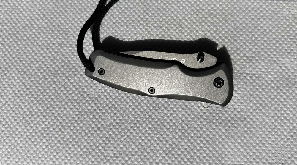 Продавам доста различни ножове