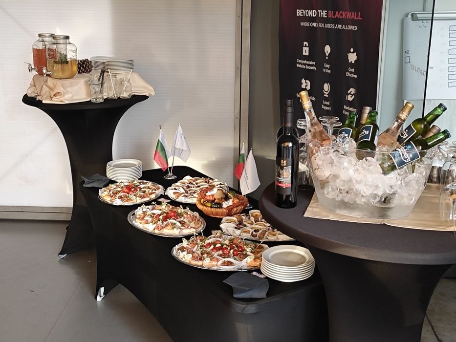 Кетъринг коктейлни маси под НАЕМ