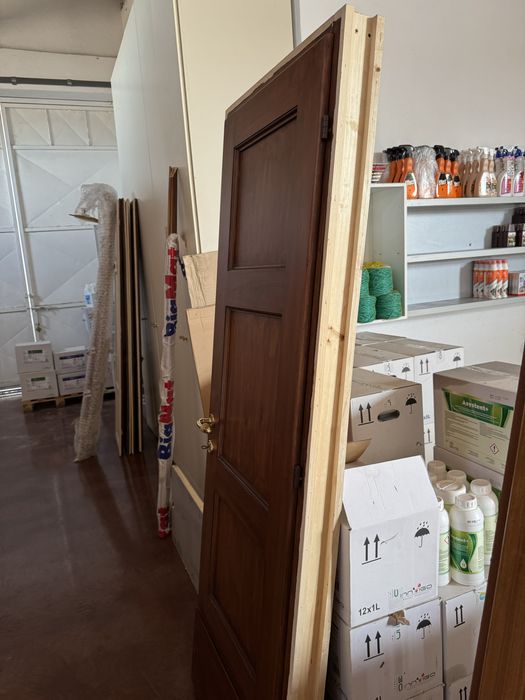 Uși de interior din lemn masiv de castan