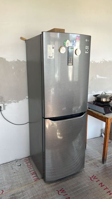 Продам холодильник LG
