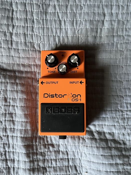 Педаль Boss DS-1