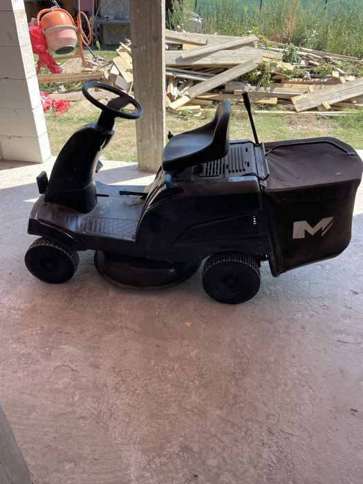 Tractoraș tuns gazon