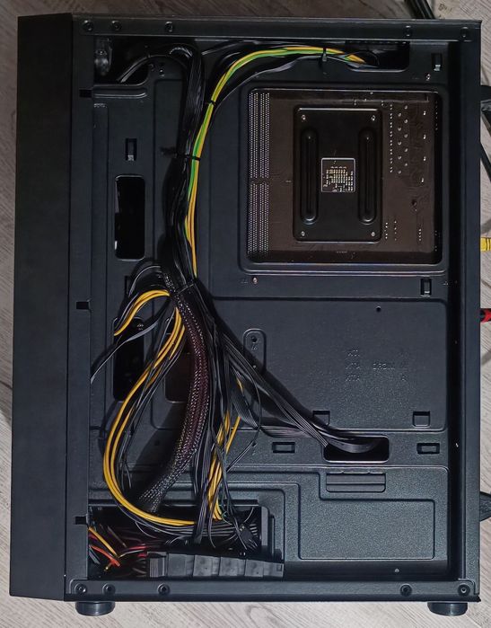 PC gaming Ryzen™ 5 5600g/ GTX 980Ti 6 GB/ 16 Gb RAM/ M2 120GB + 750HDD