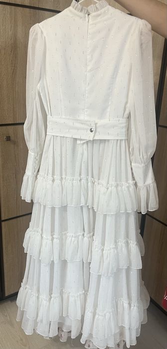 Платье белое на узату