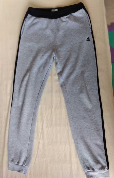 Черни дънки размер 164 и сиви дънки размер 158 за момче