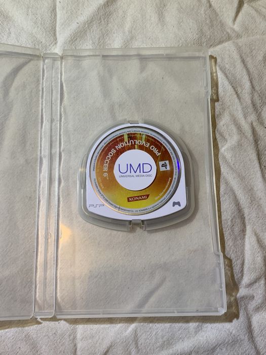 Joc Pro Evolution Soccer 6 pt PSP ( PlayStation Portable)