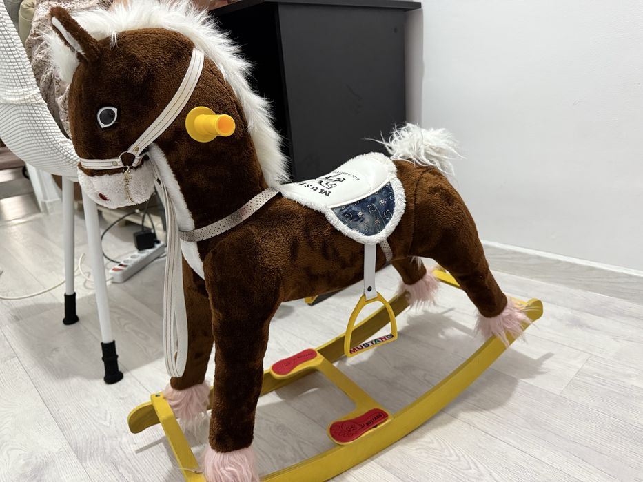 Продам лошадку деревянную