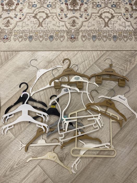 Продам все вешалки для детских вещей
