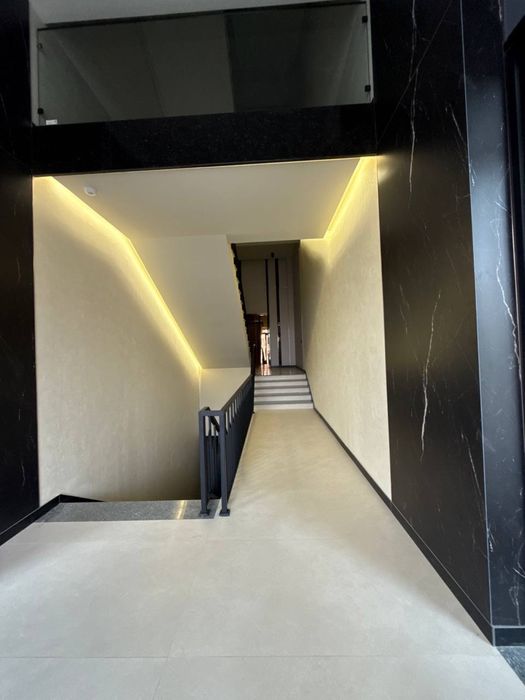 Сдается  Отдельно Стоящие Здание, каждый этаж по 500м2! Первая линия!