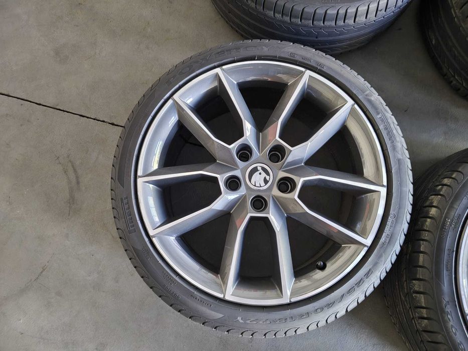 Jante Skoda Octavia RS Anvelope vara Pirelli 225 40 R18