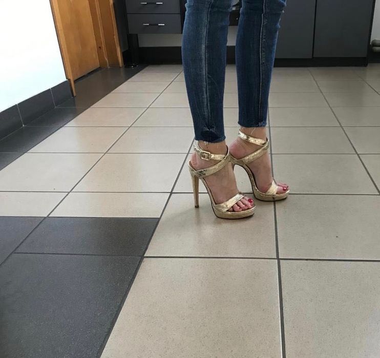 Sandale culoare auriu