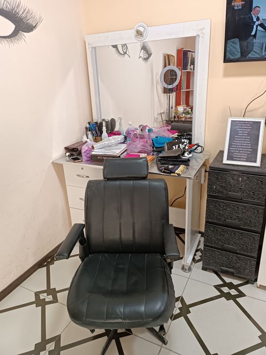 Salon jihozlari sotiladi.