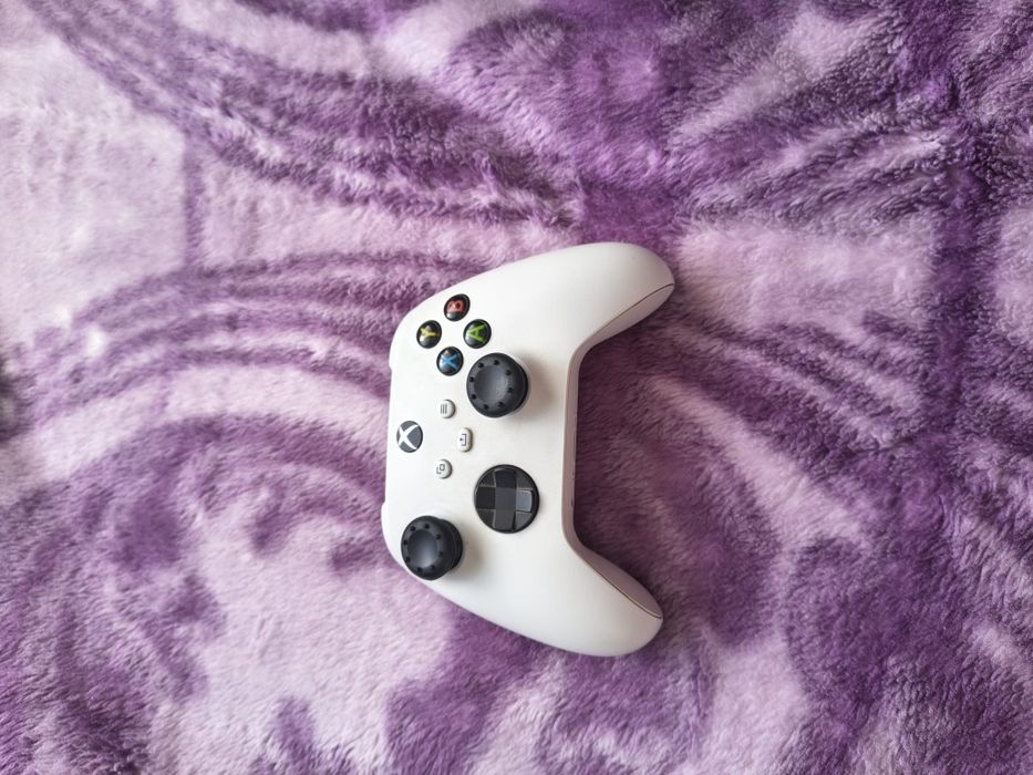 Xbox one s + 3 manete + 31 de jocuri,
