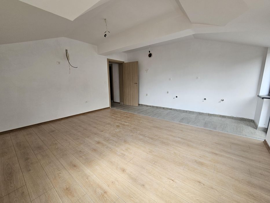 Продава се Тристаен апартамент в Пловдив, Кършияка - 105 кв.м за 1429 €/кв.м - Снимка #2