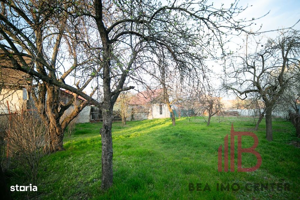 Teren în suprafață de 1018 mp plus casă solidă