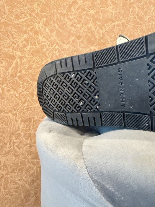 Givenchy – G4 Low Sneakers