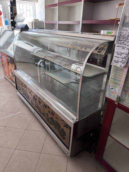 Vitrină frigorifică profesională – inox, geam curbat, 3 tăvi