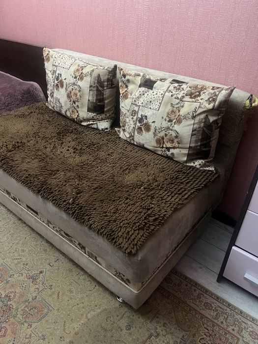 Отдам маленький диван б/у