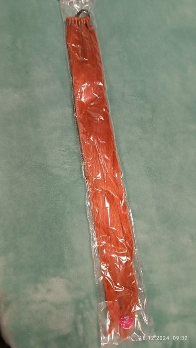 Нова опашка червен цвят