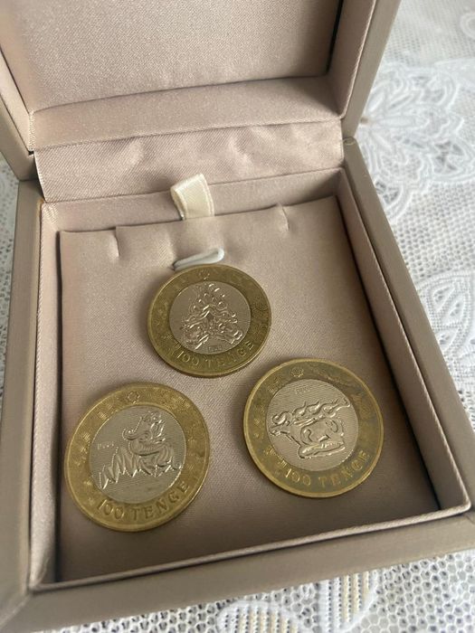 Монета 100 три вида