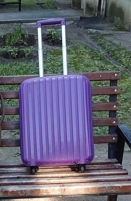 Продам чемодан б/у