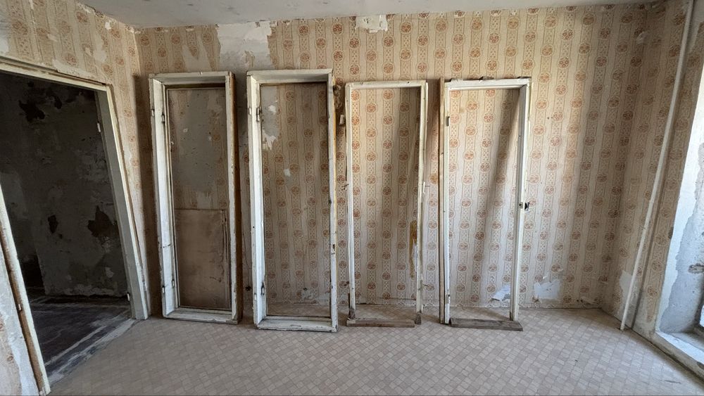 Продам не доршгго двери входные и межкомнатные