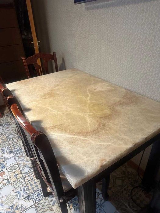 Стол со стульями