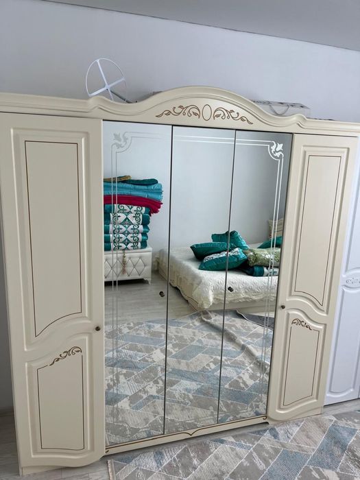 Спальная гарнитура сатылады