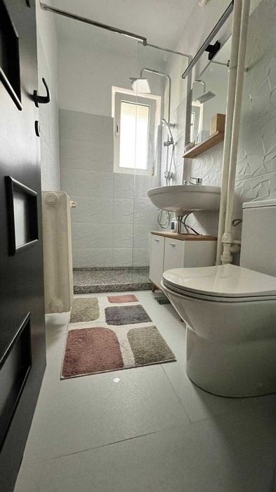 Vand Apt 3 Camere, etaj 1- zona Valea rosie