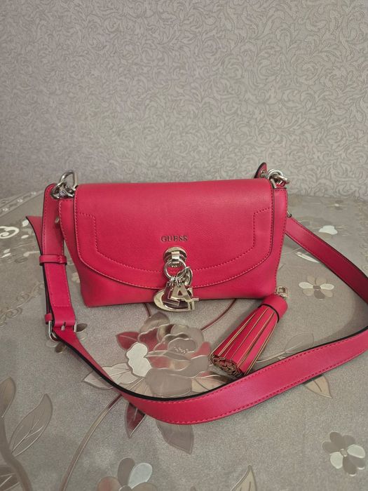Продам Сумку Guess оригинал