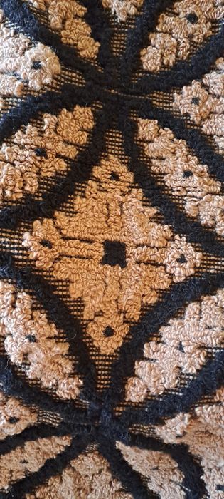 Vând covor/covertură tradițional ,confecționat din lână naturală!