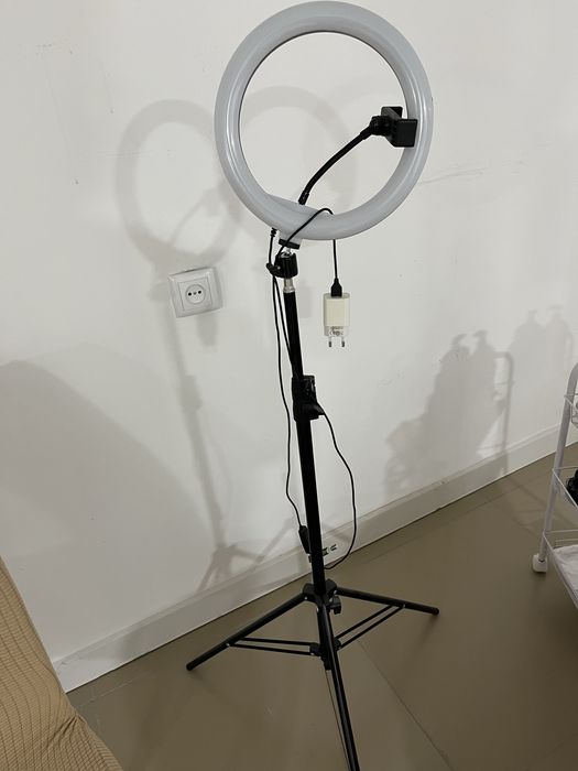 Продаю кушетку б/у,лампа новый,массажор для ног,массажор для тело нов