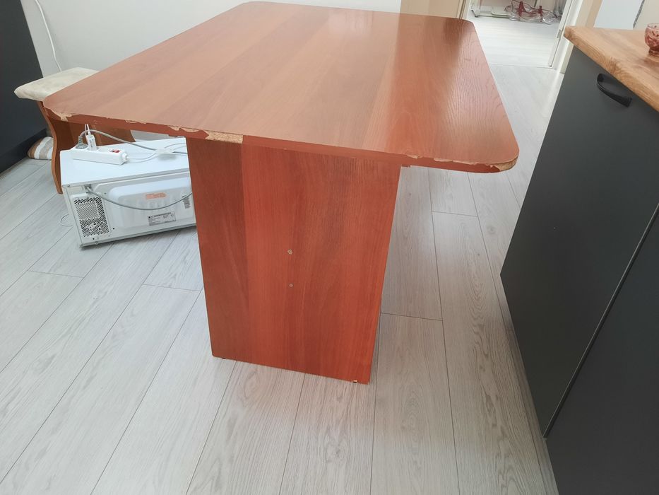 Продам стол бу ЖК Успех