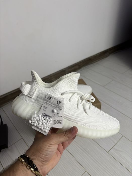 Vand Yeezy Boost Albi Marimea 39