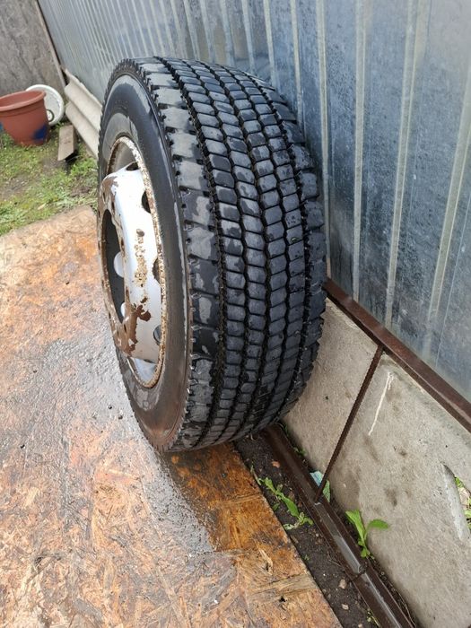 Продам резину Мишлен с диском 295/60 22/5