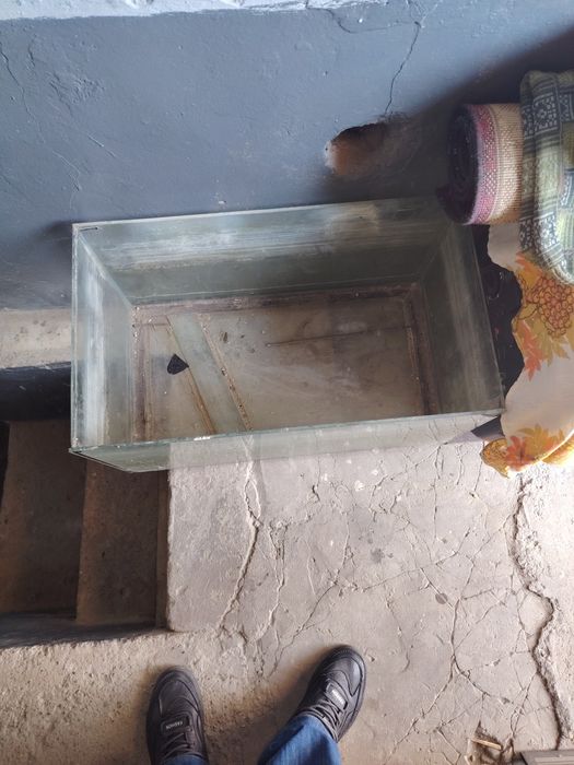 Akvarium sotiladi xolati o'rta arzon narxda