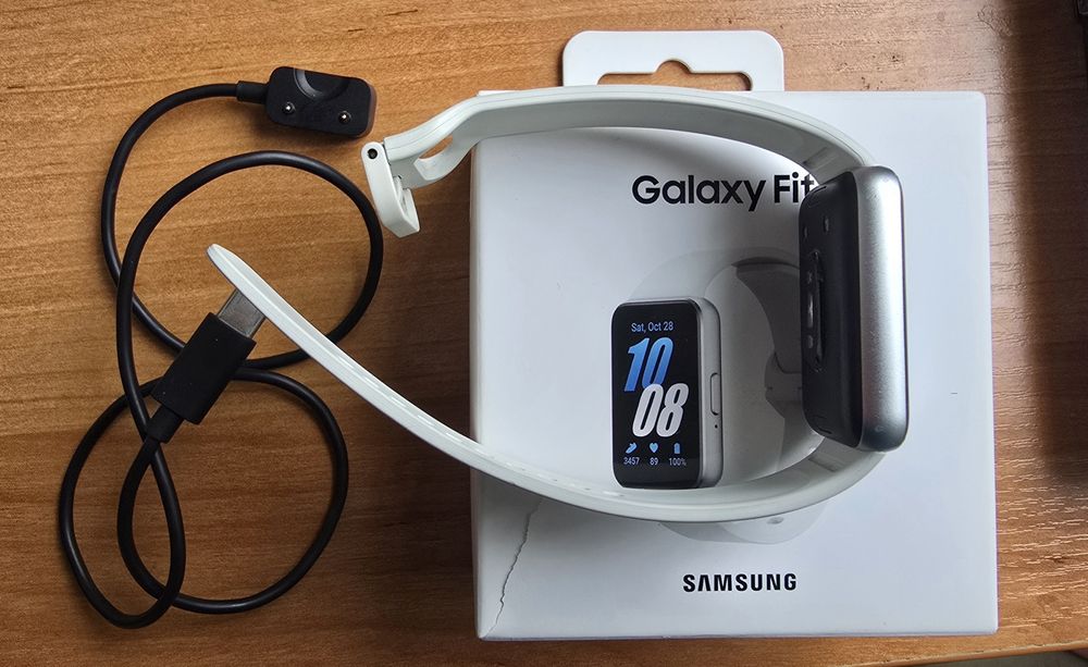 Samsung galaxy Fit 3 + 5 ремешков