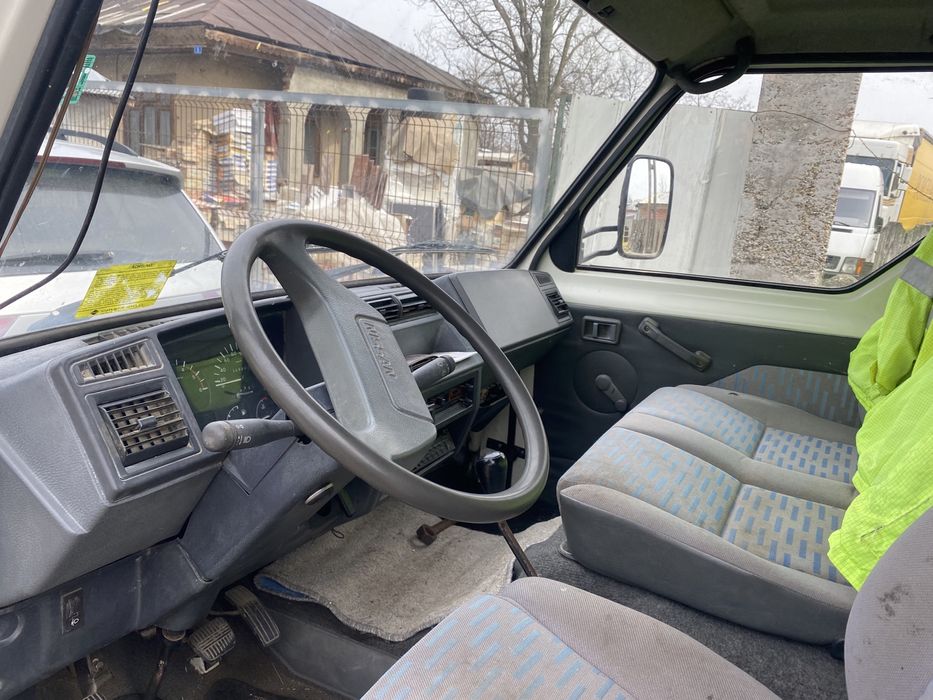 Dezmembrez nissan trade 3.0