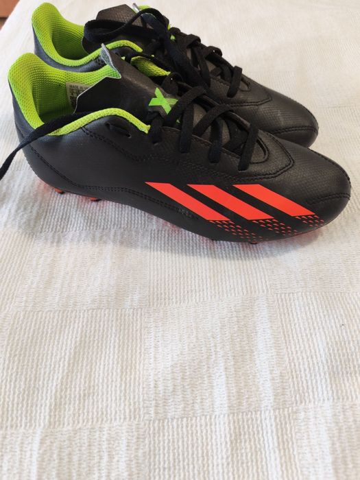 Ghete fotbal adidas, iarba