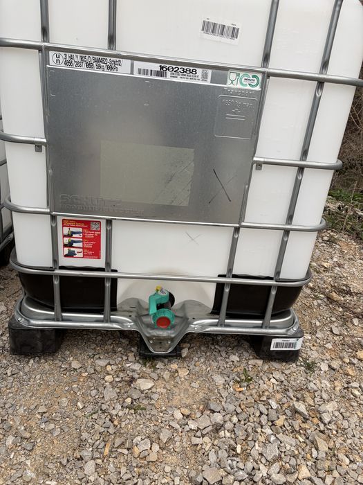 Бидони по 1000л от хранителни продукти стават за питейна вода !