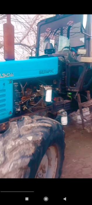 Belarus 1221.2  4 ko'rpus plugi bilan