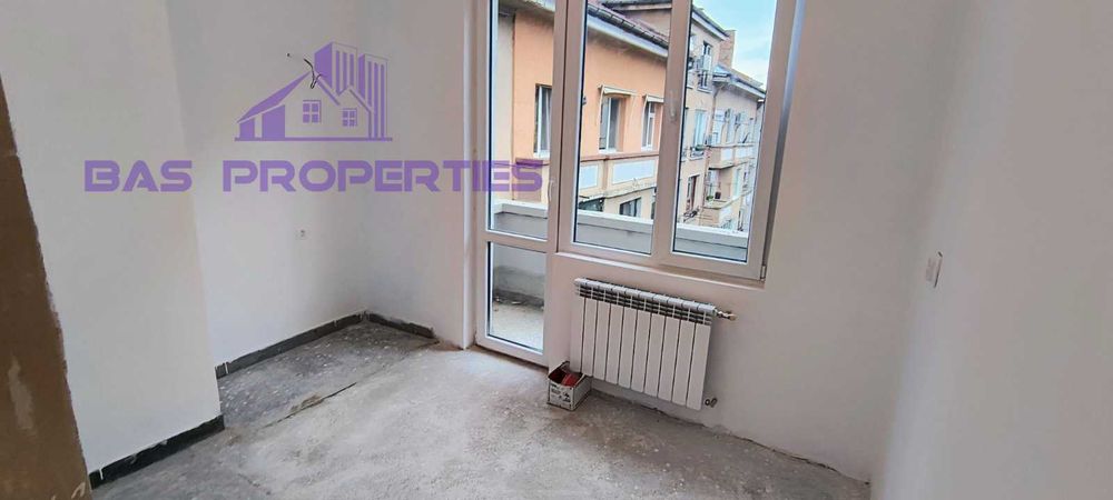 Продава се Тристаен апартамент в София, Център - 84 кв.м за 2798 €/кв.м - Снимка #12