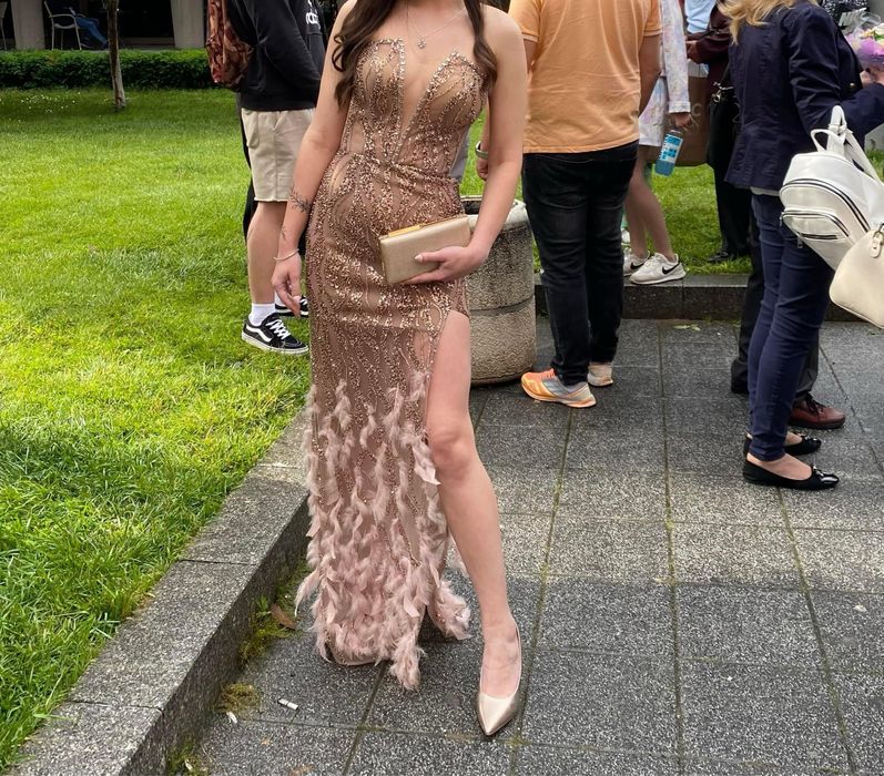 Продавам абитуриентска рокля