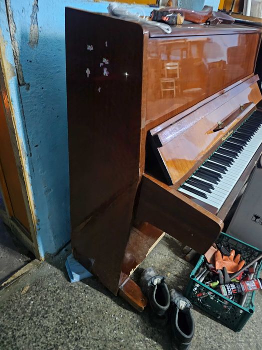 Продава се  руско пияно Чайковски