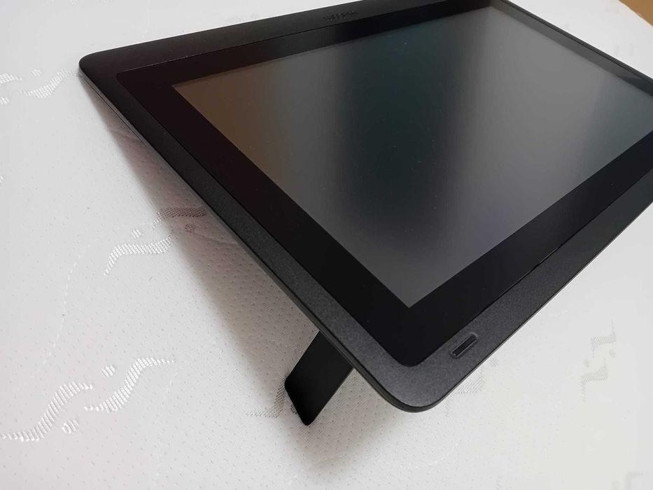 Tabletă Grafică Wacom Cintiq 16 + Tabletă grafică Wacom Intuos S CADOU