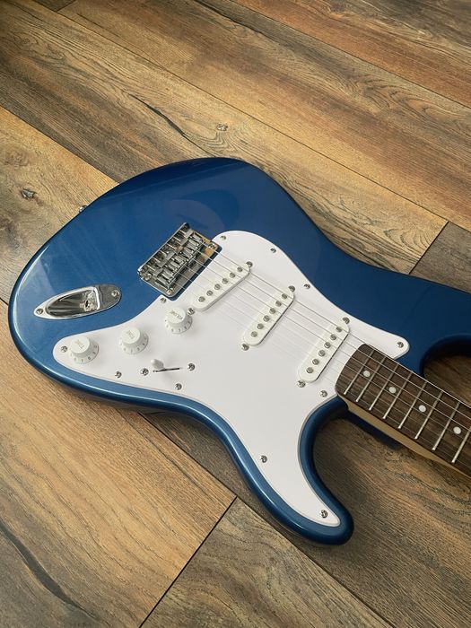 Электрогитара Squier stratocaster